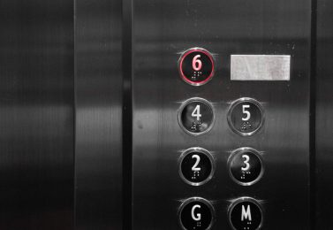 معنای حروف در دگمه های آسانسور