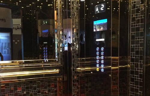 علت نصب آینه در آسانسور